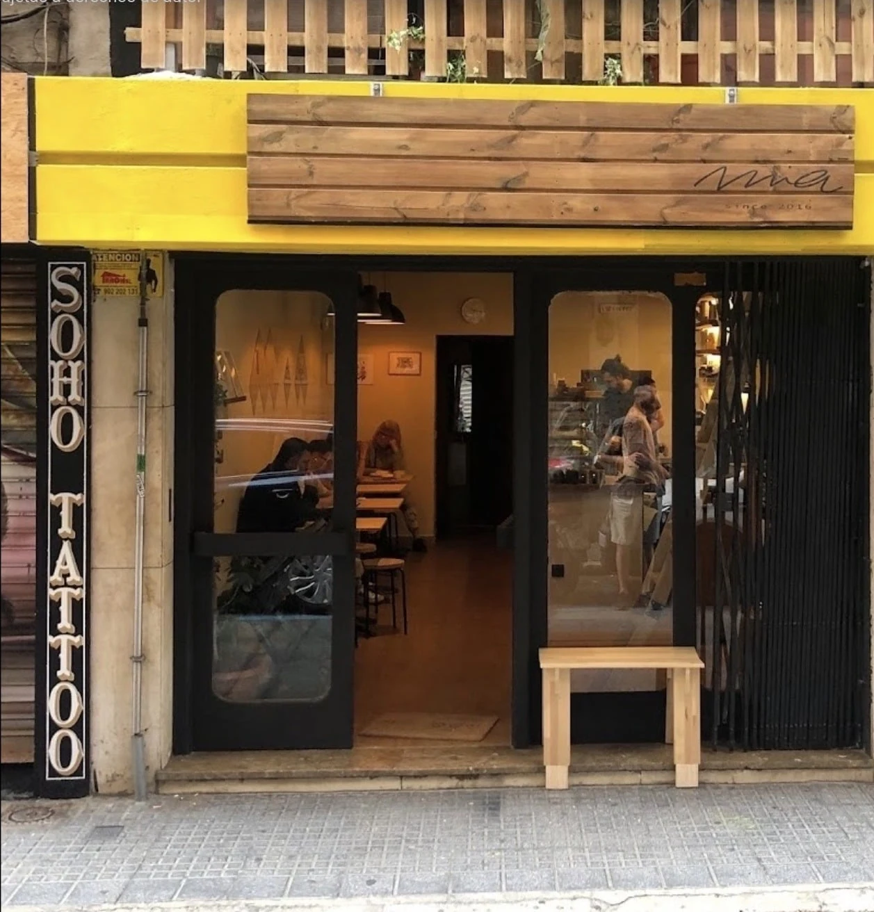 La puerta amarilla de Vendeja 9.